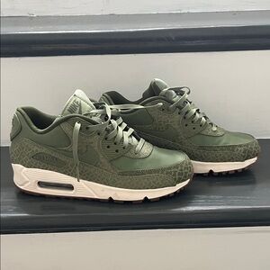 Nike Air Max Jungle Green Sneakers